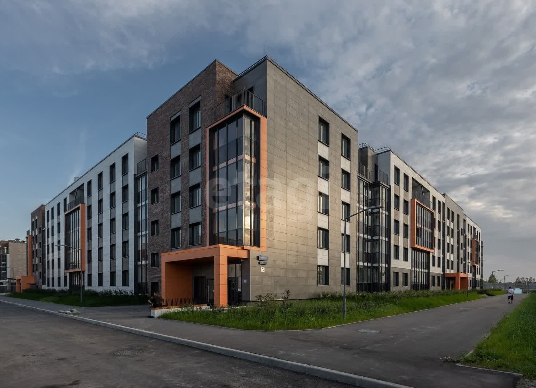 Петергоф парадный и не очень: квартиры в дореволюционной усадьбе, апартаменты на месте казарм и дома от 3,5 млн рублей